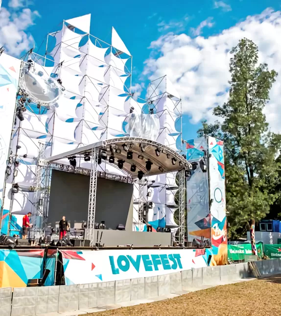What is a Large Truss?
