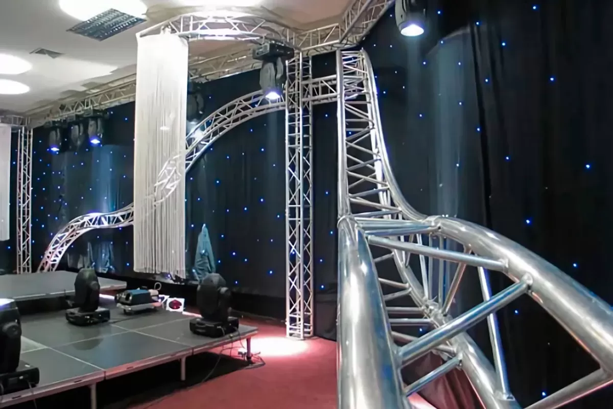 Arc Truss Indoor Construction