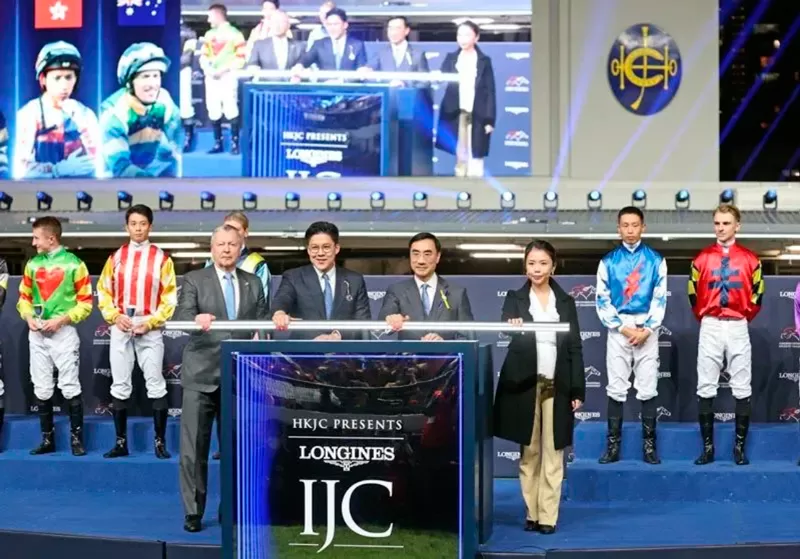 Ayrton Cobra Lit up 2022 Longines International Jockeys' Championship