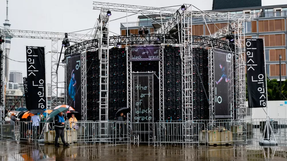 Black Elegant Art 1/5 Exhibition