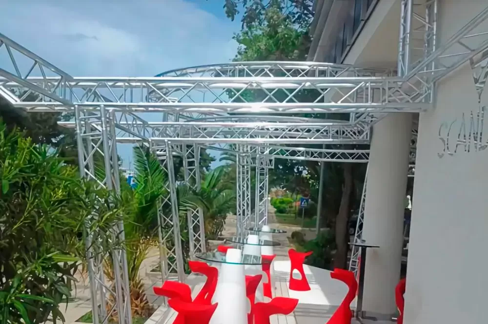 Creative Modeling of Outdoor Truss