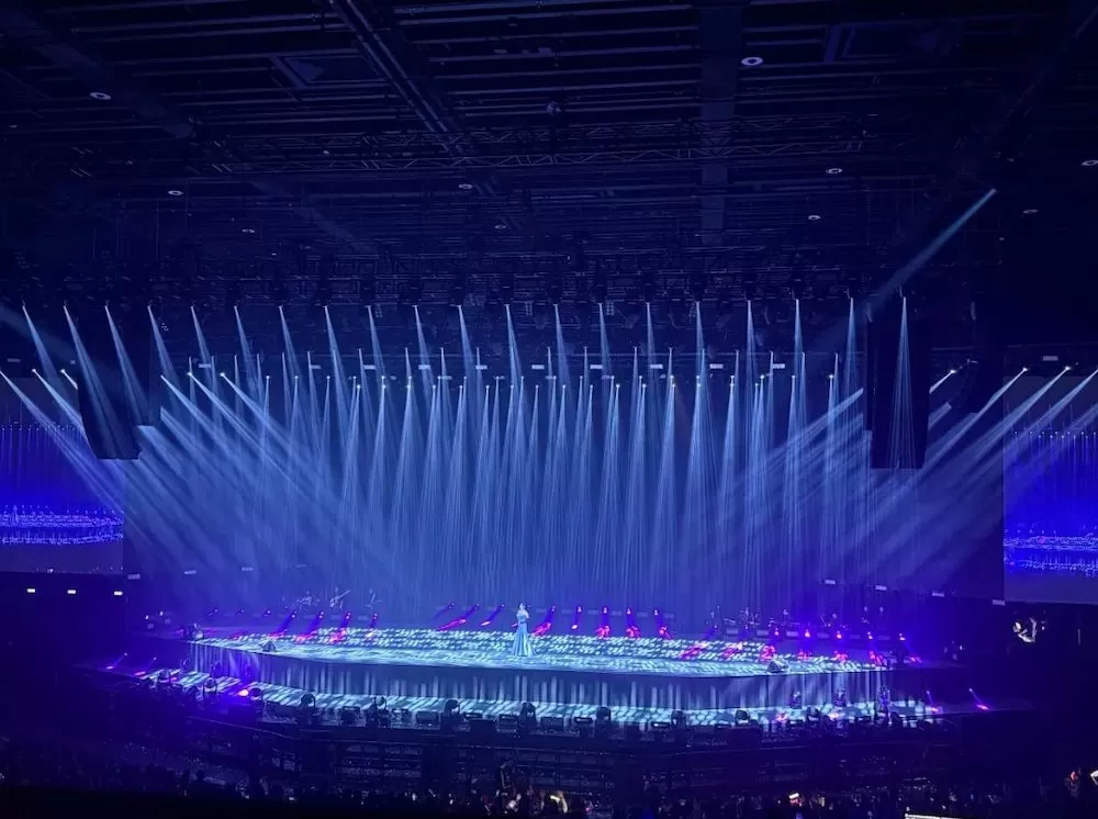 Get Immersed in the Voice of Kelly Chen World Tour with Golden Sea Lighting