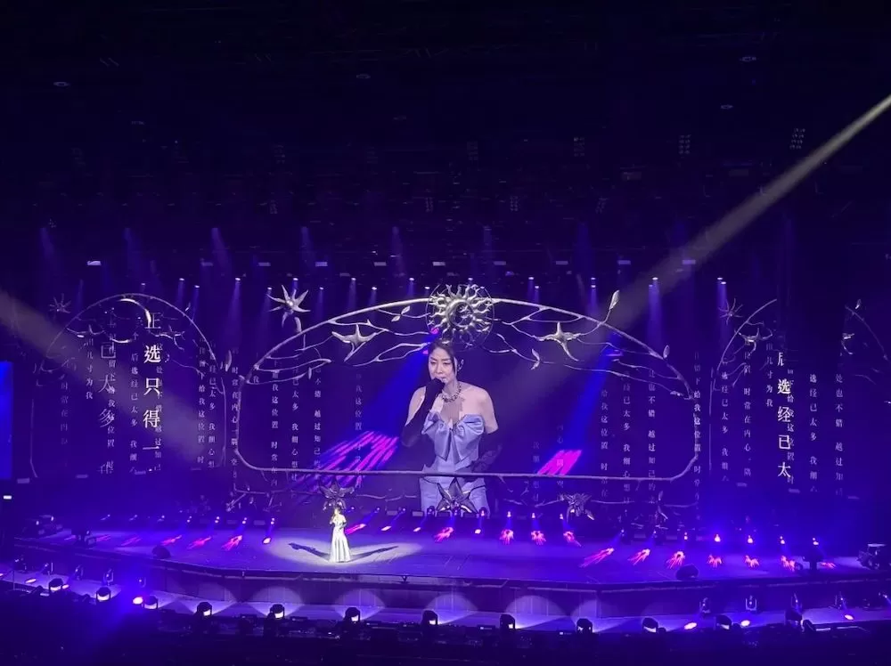 Get Immersed in the Voice of Kelly Chen World Tour with Golden Sea Lighting