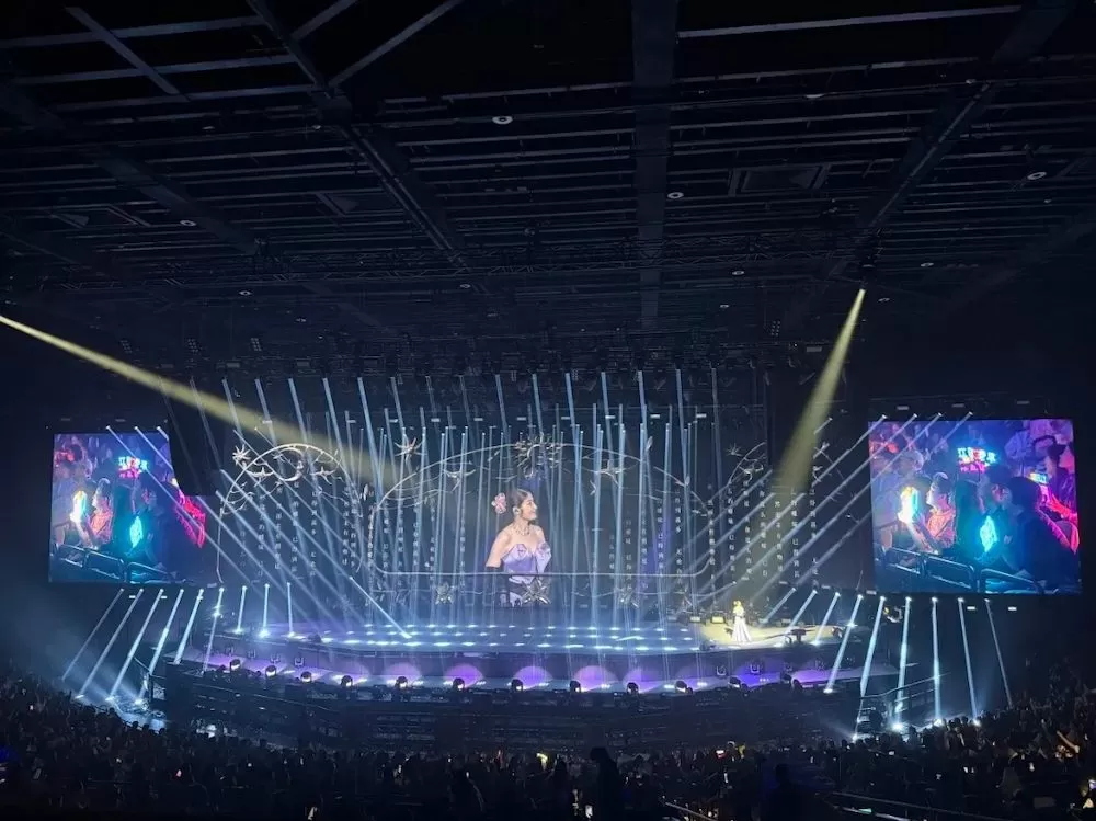Get Immersed in the Voice of Kelly Chen World Tour with Golden Sea Lighting