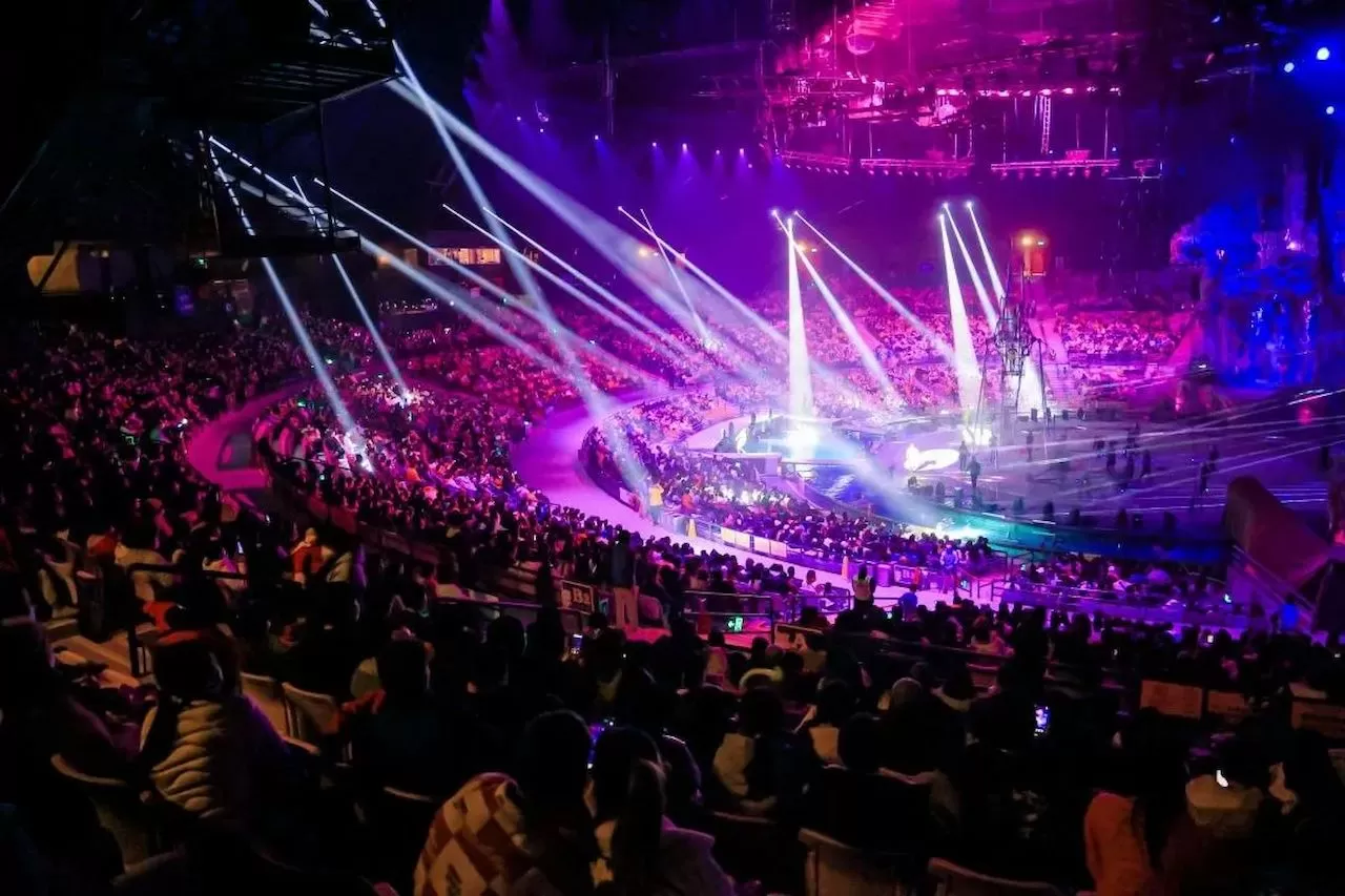 Golden Sea Fixtures Together with Chimelong International Circus Presented a Circus Feast Golden Sea Fixtures Together with Chimelong International Circus Presented a Circus Feast