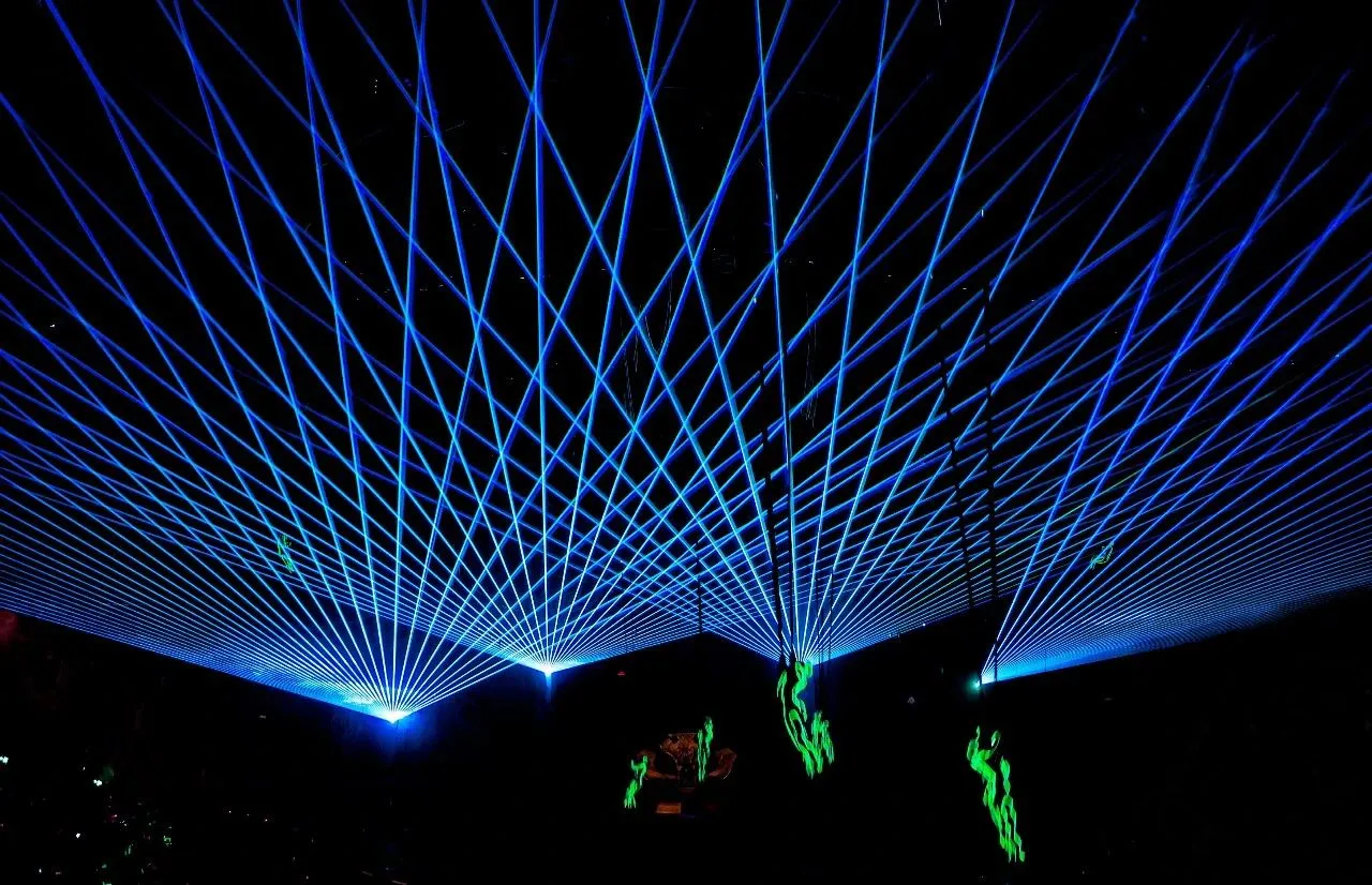 Golden Sea Fixtures Together with Chimelong International Circus Presented a Circus Feast Golden Sea Fixtures Together with Chimelong International Circus Presented a Circus Feast