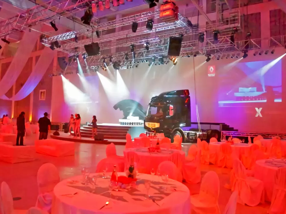 Large-Scale Banquet Event Performance