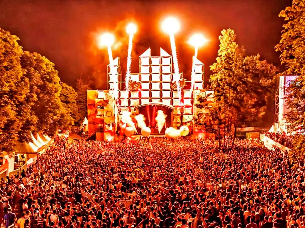 Large-Scale Music Festival Outdoor Performance