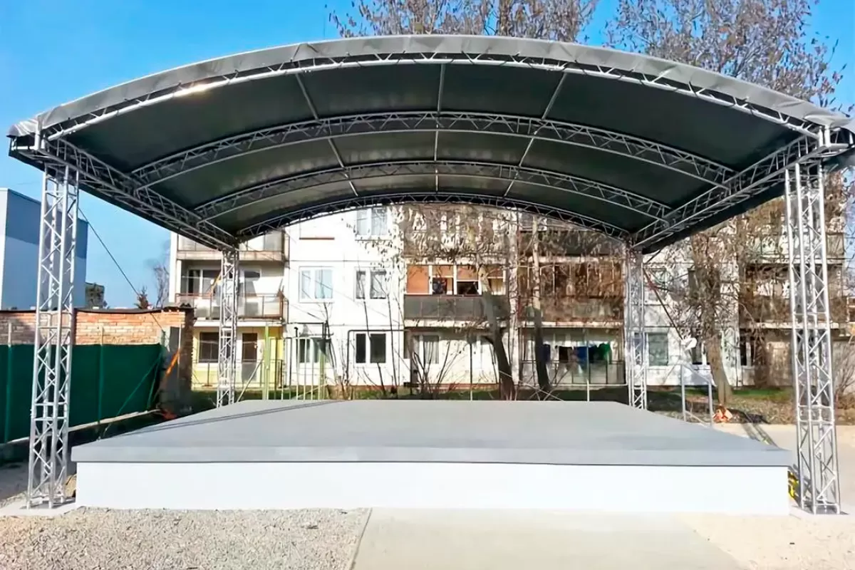 Large-Scale Music Festival Outdoor Performance