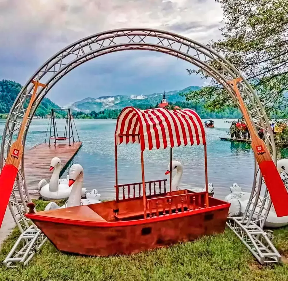 Outdoor Arch Truss Display Outdoor Arch Truss Display