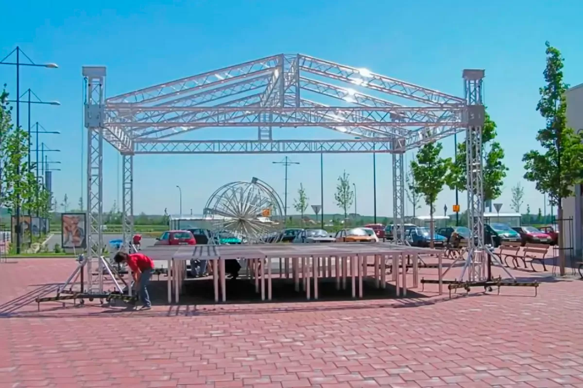 Outdoor Truss Stage Display