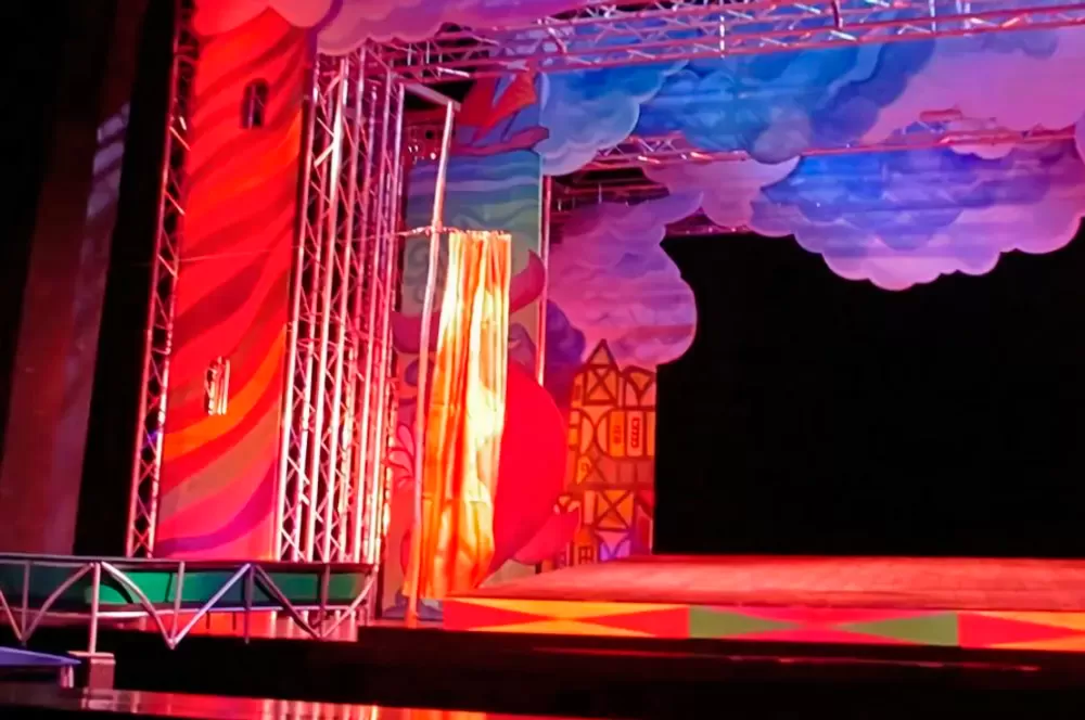 Stage Truss Construction for Drama