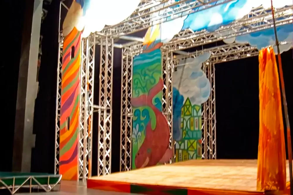 Stage Truss Construction for Drama