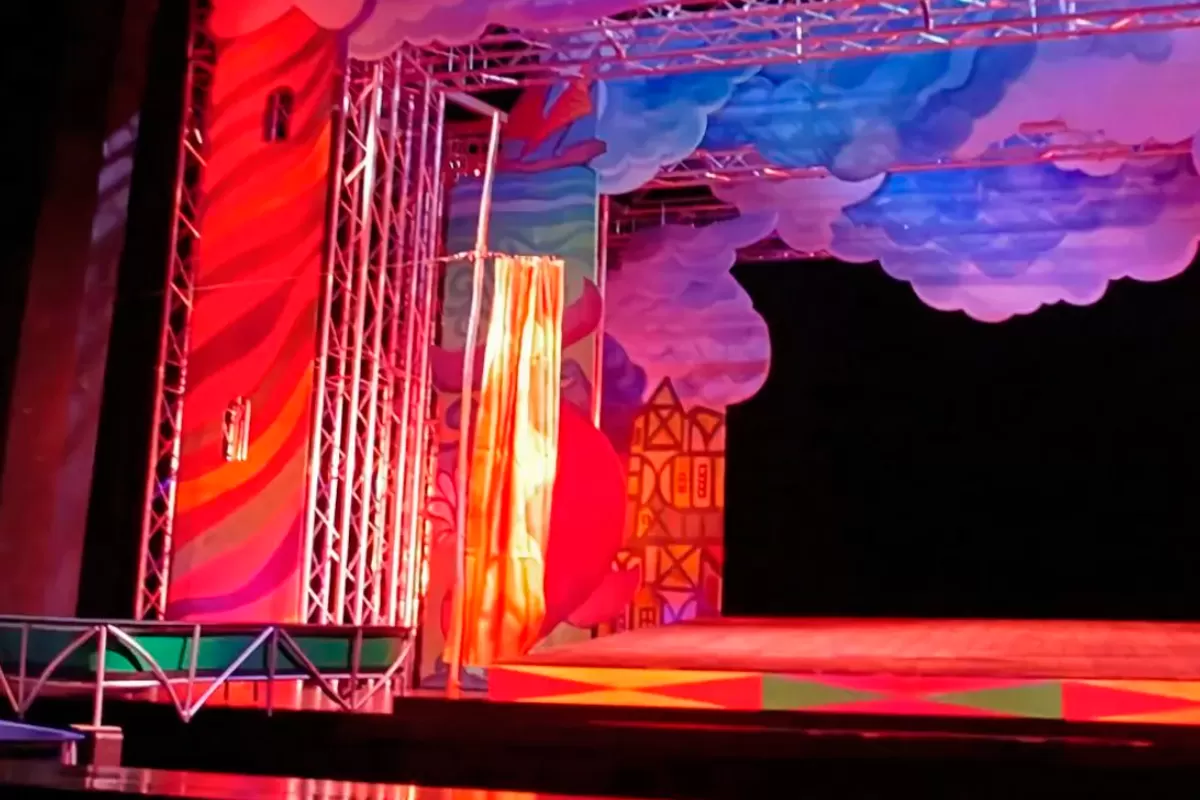 Stage Truss Construction for Drama