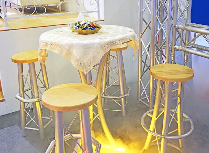 Sturdy and Adaptable Bar Chair Construction