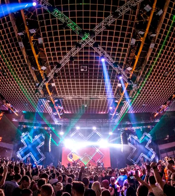 When to Choose Irregular Truss Over Standard Shapes